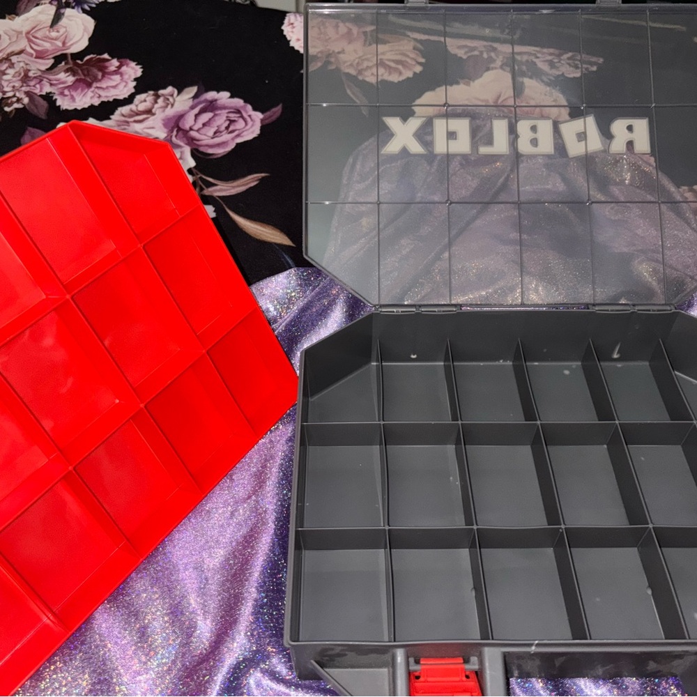 ROBLOX: Collectors Tool Box - Picture 5 of 8